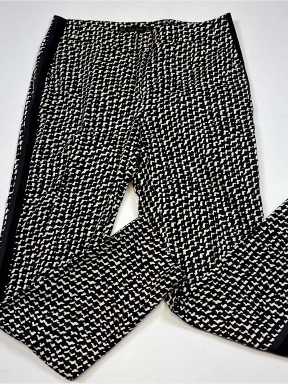 ZARA BASIC BLACK CREAM ABSTRACT PRINT SIDE STRIPE PANTS SIZE SMALL